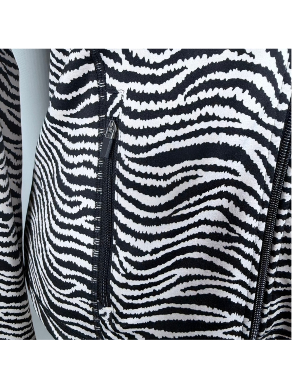 J.McLaughlin Billie Zebra Print Full Zip Jacket Golf Active Stretch Jersey Sz S - Picture 11 of 12